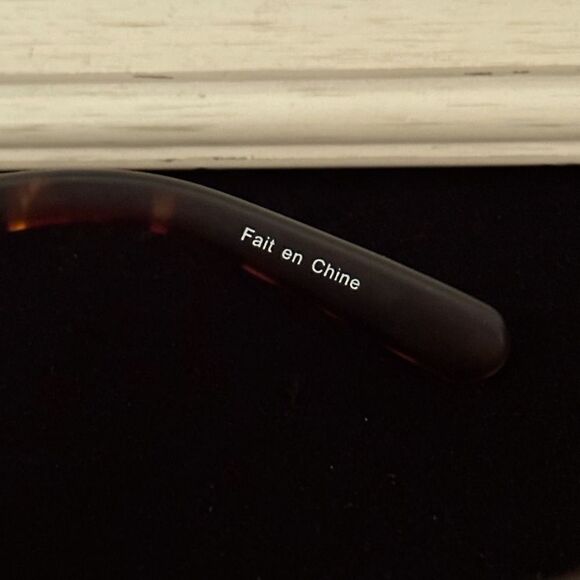 Urban Outfitters tortoiseshell Sunglasses w Marc by Marc Jacobs Sunglass Case - Picture 7 of 8